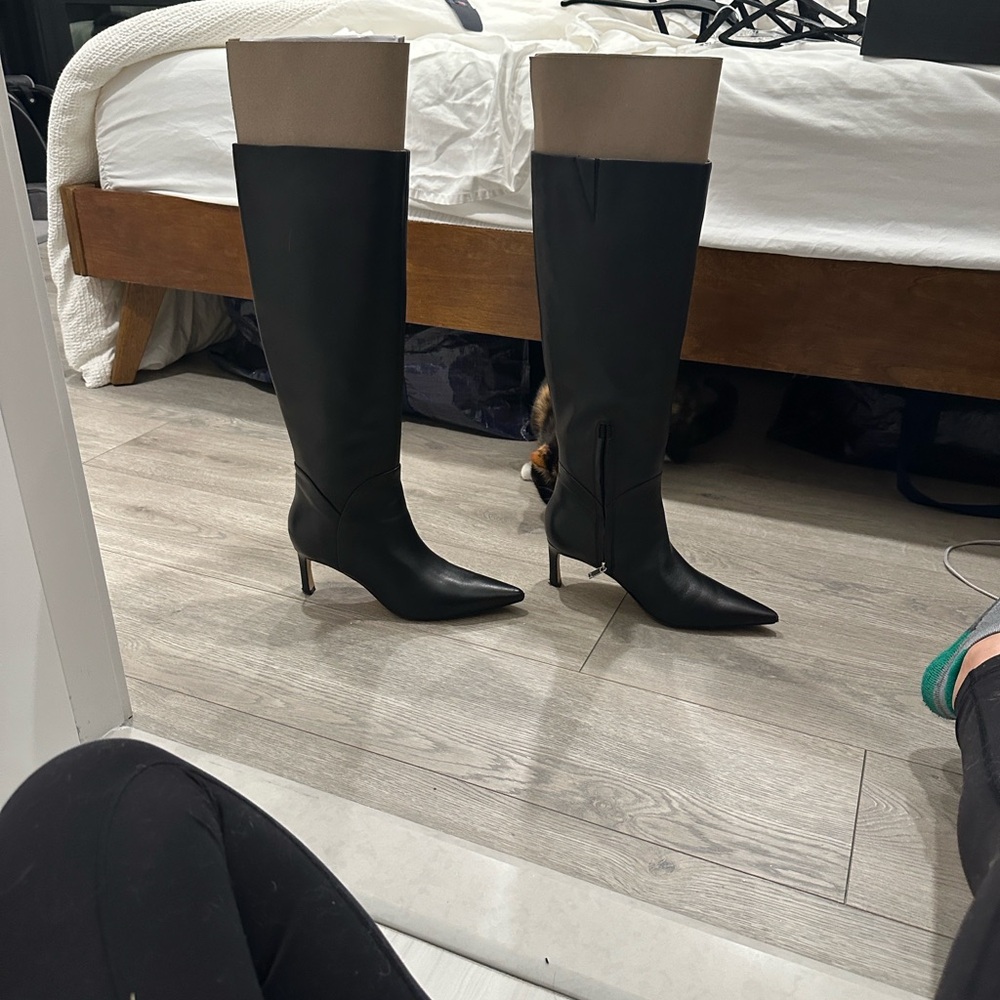 Marc Jacobs, Women's Black Knee-High Pointed-Toe Boots, size 8